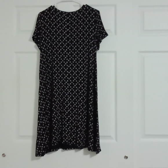 #218 Old Navy Black and White Women's V-Neck dress.  Size: Large - Picture 7 of 8
